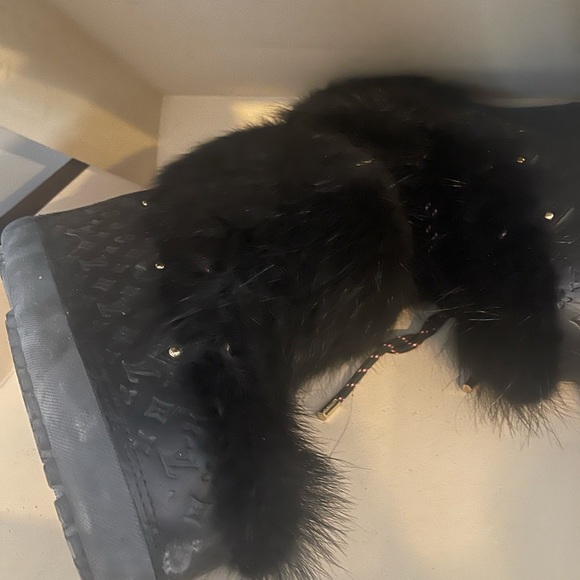 Louis Vuitton moon boot - Picture 1 of 1